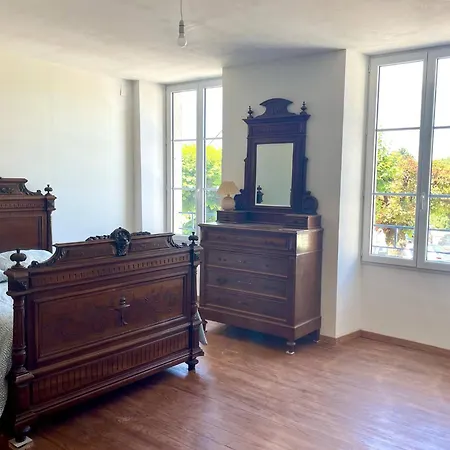 La Maison Saint Pierre, *