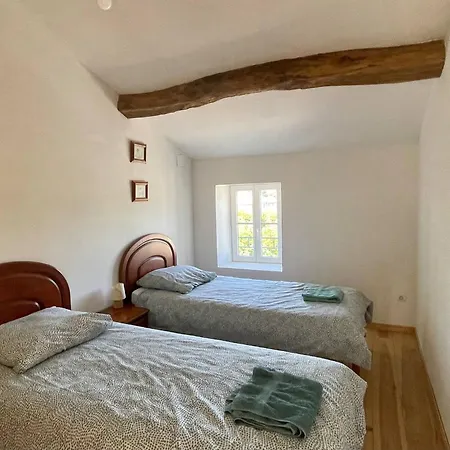 La Maison Saint Pierre, * Aulnay (Charente-Maritime)