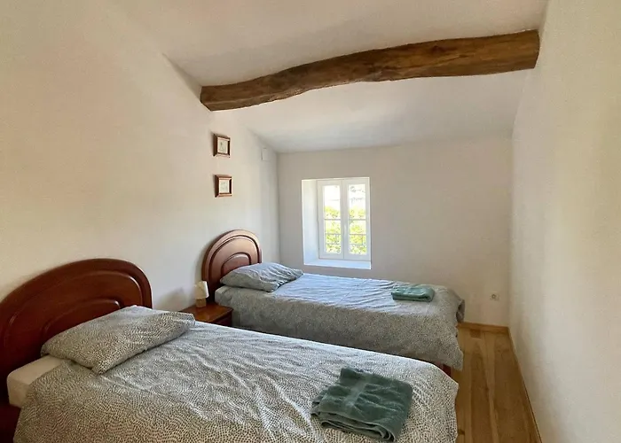 La Maison Saint Pierre, * Aulnay (Charente-Maritime)